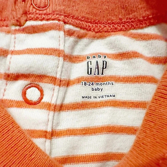 babyGAP | Bundle of Two Toddler Shirts (18-24 mos) - Picture 8 of 8
